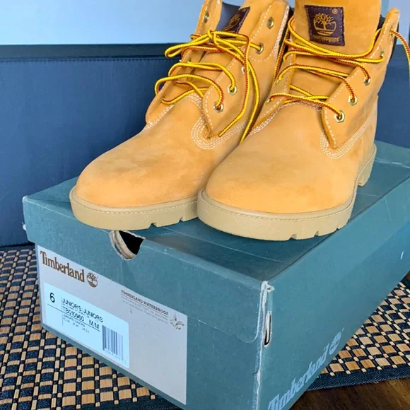 Timberland Waterproof Size 6 Junior’s Boots NEW - Picture 8 of 8